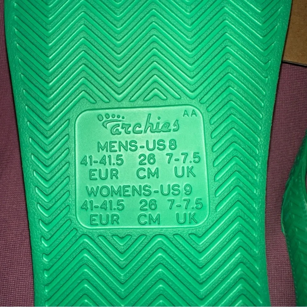 Archie’s flip flops in Kelly green limited edition color - Picture 3 of 3